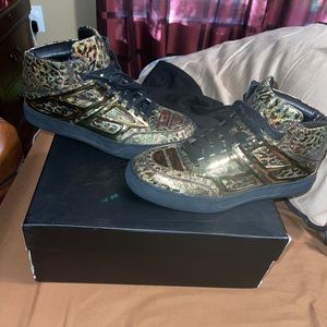 Alejandro Ingelmo Men Black and Gold Sneaker US 9M